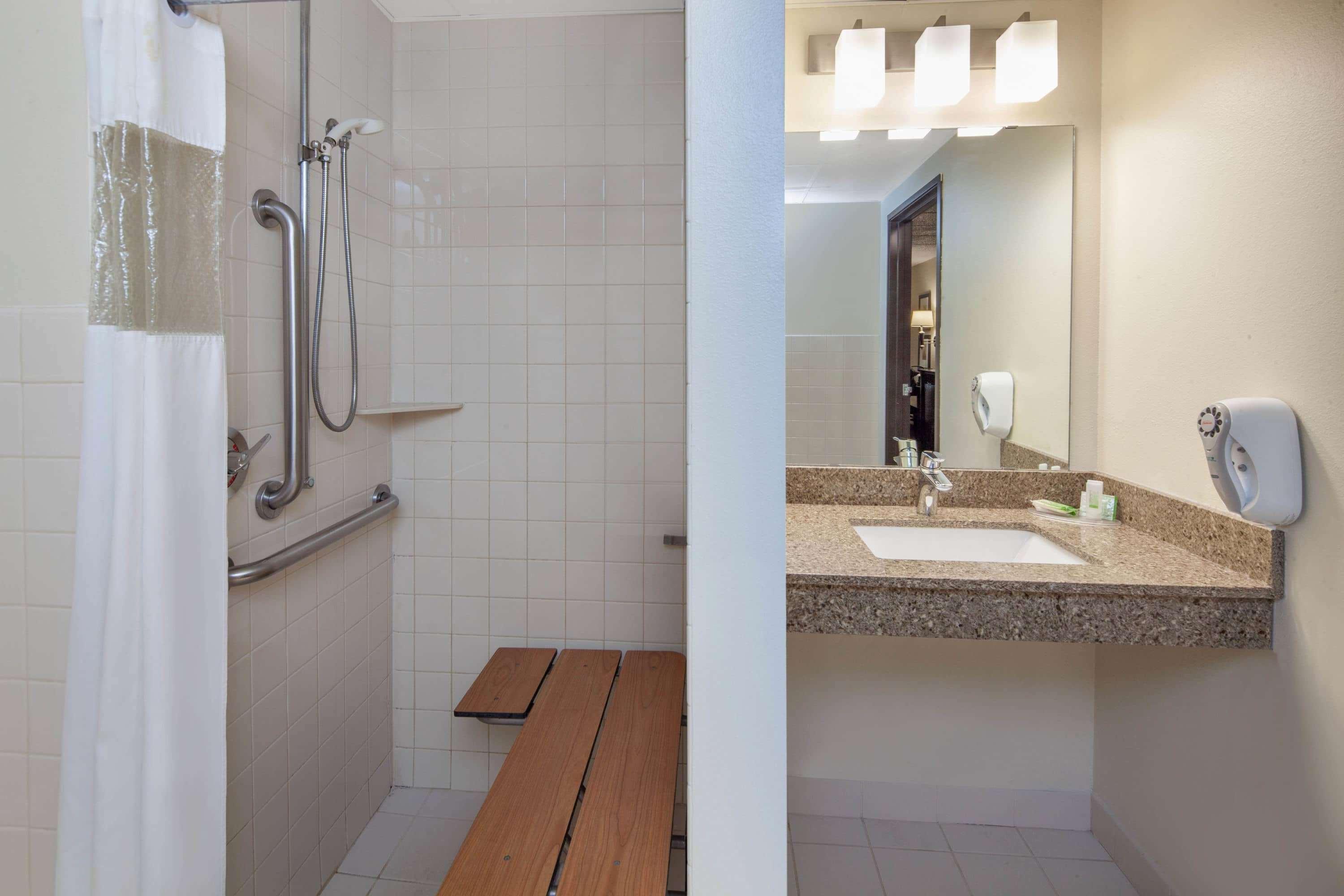 Americinn By Wyndham Northfield Εξωτερικό φωτογραφία