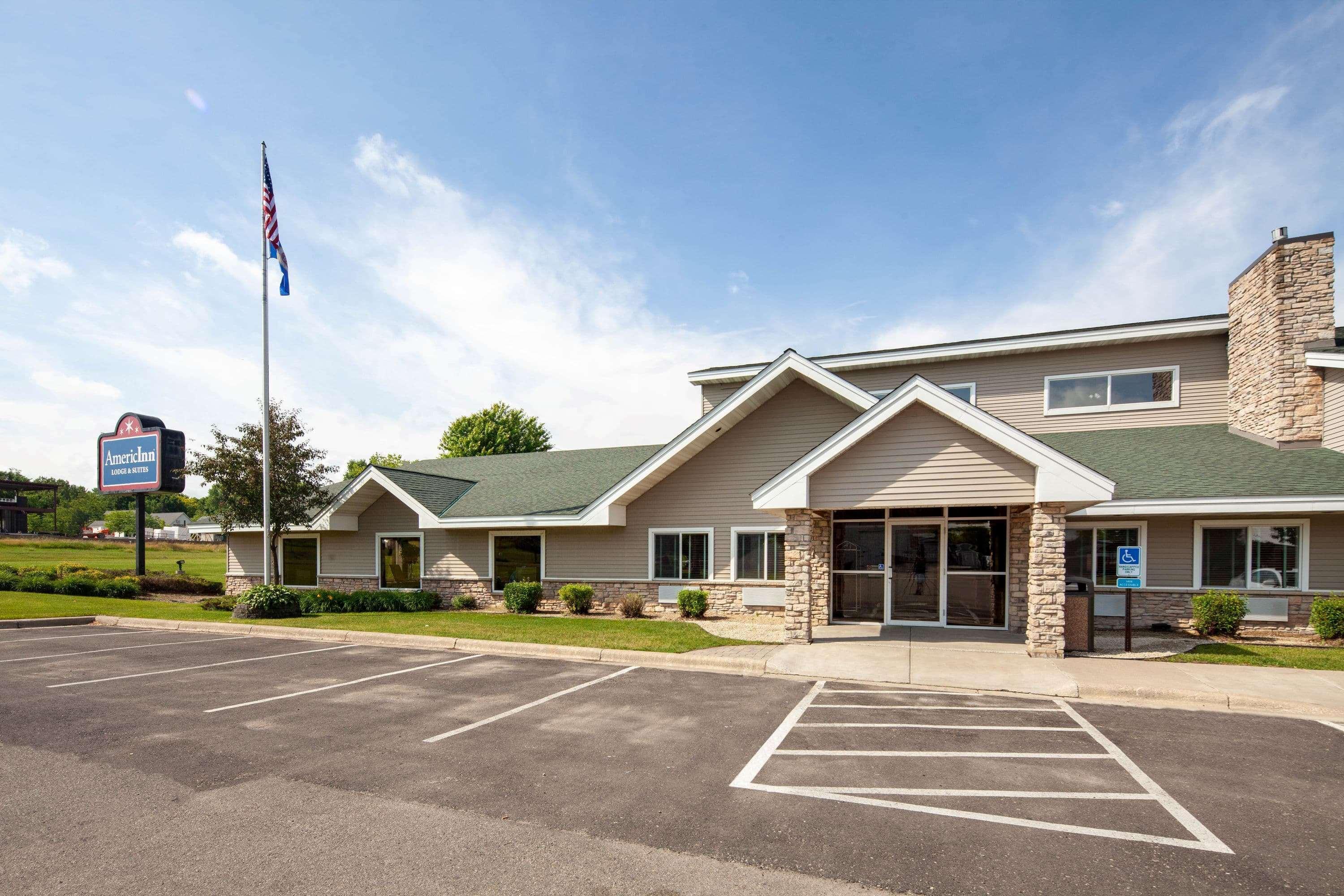 Americinn By Wyndham Northfield Εξωτερικό φωτογραφία